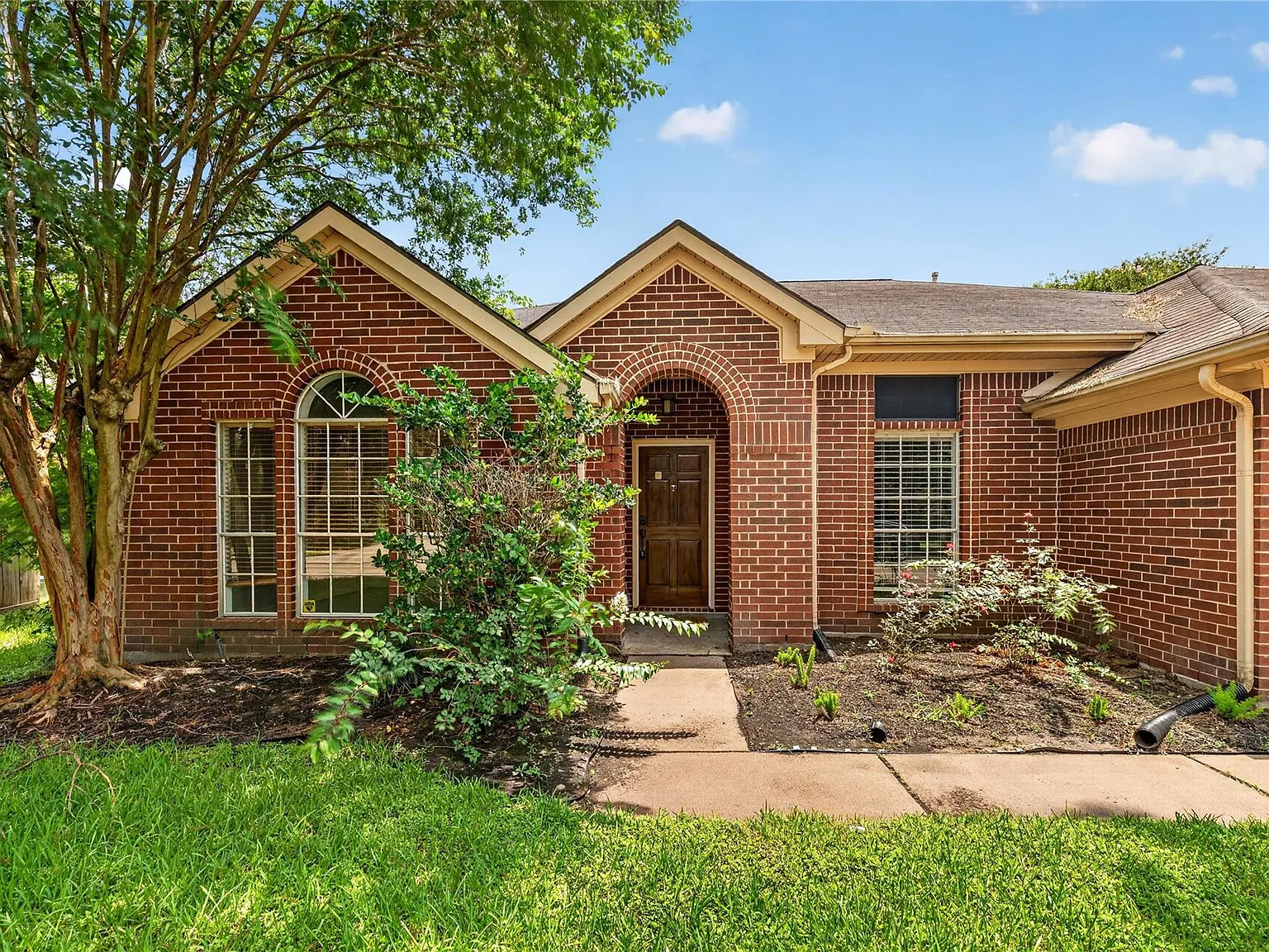 3 bed, 2.0 bath, 2286 sqft, $2,450 — Photo 4