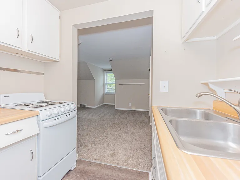 605 Snyder Ave #2 — Photo 17