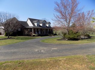 100 Deer Haven Dr, Versailles, KY 40383