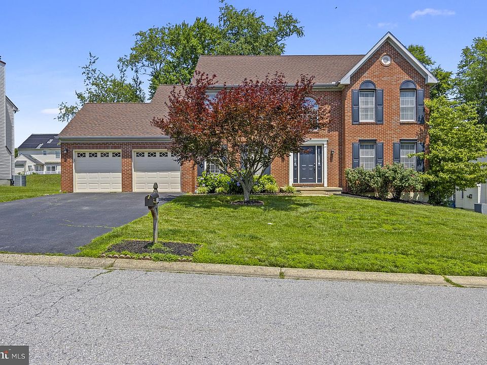 1st image of 307 Blue Jay Dr