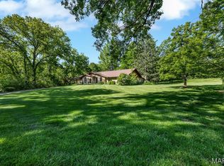 1 Huntleigh Trails Ln, Saint Louis, MO 63131