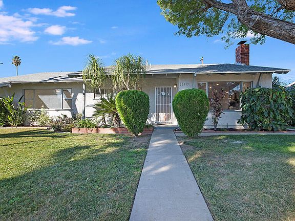3rd image of 22517 Saticoy St