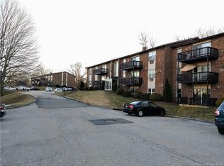 49 Balance Rock Rd APT 3, Seymour, CT 06483