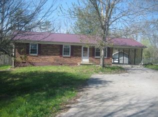 100 Raintree Ct, Irvine, KY 40336