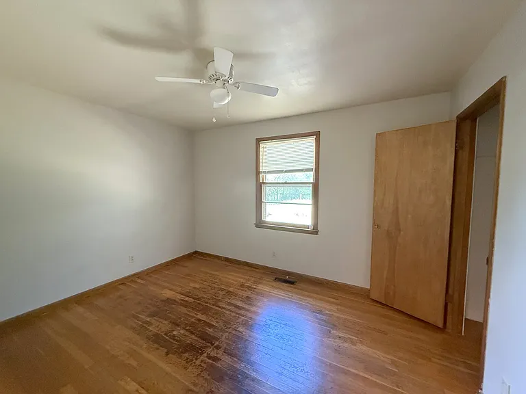 3811 Lakeview Dr NW — Photo 18