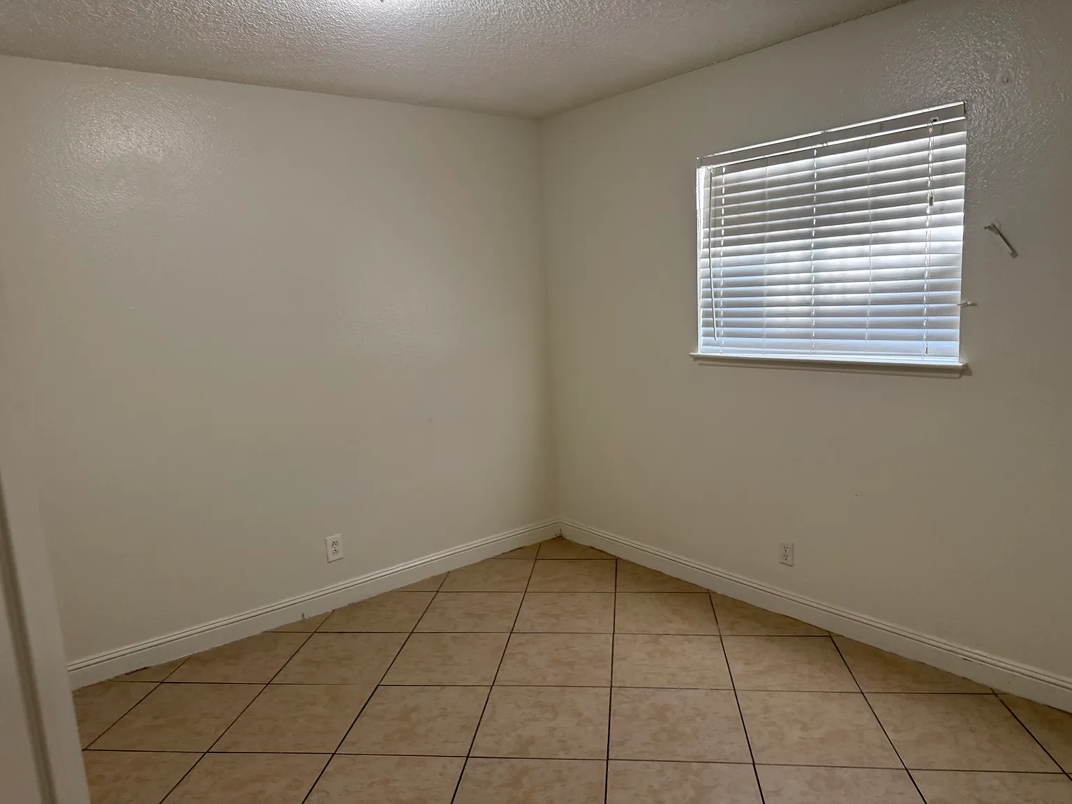 3 bed, 1125 sqft, $2,500 — Photo 4