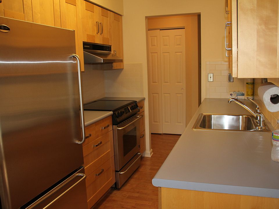 2nd image of 1430 Washington Pl