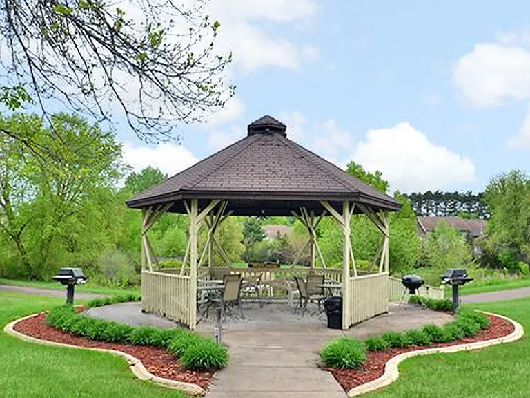 The Grove of White Bear Lake — Photo 13