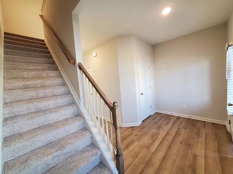 1217 Leanndra Park — Photo 4