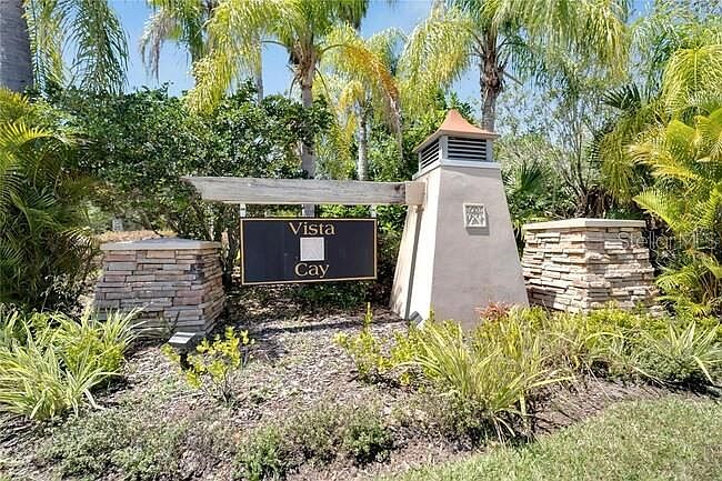 2nd image of 954 Vista Cay Ct