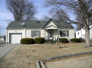 114 Minnehaha St, Hiawatha, KS 66434