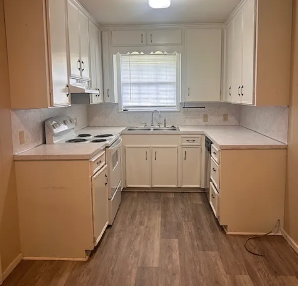 1208 Walnut Bend St — Photo 2