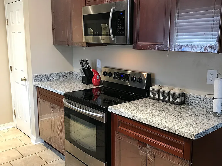 1629 Lancaster Dr — Photo 5