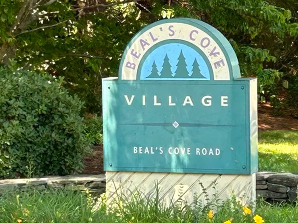 13 Beals Cove Rd APT E, Hingham, MA 02043