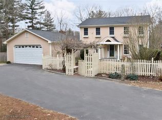 95 Hunter Ridge Dr, Scituate, RI 02857