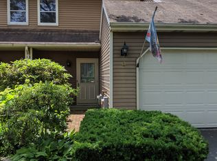 6 Quincy Rd, Glenmont, NY 12077