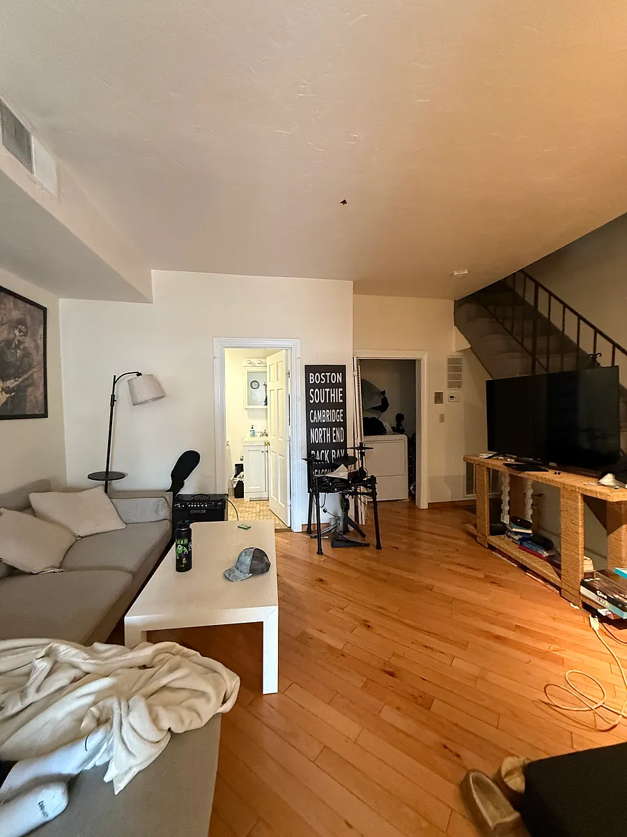 Building Photo - 33 Marine Rd #R