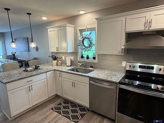 3rd image of 5806 S 94th St