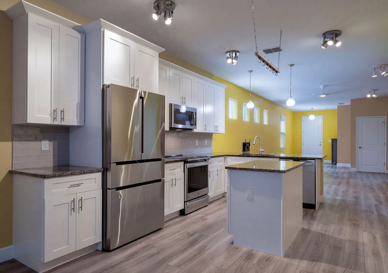 Welcome to 1331 Hickory Ave! — Photo 3