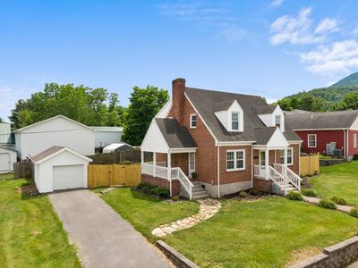 608 Church Ave, Pearisburg, VA, 24134