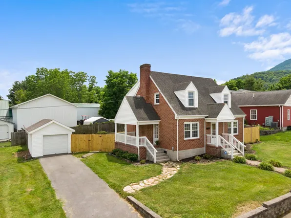 608 Church Ave, Pearisburg, VA 24134