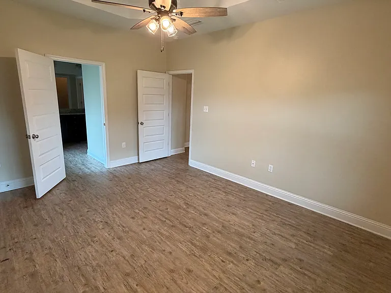 109 Clear Springs Cir — Photo 18