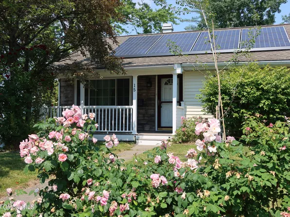 15 Crestwood Court, Albany, NY 12208