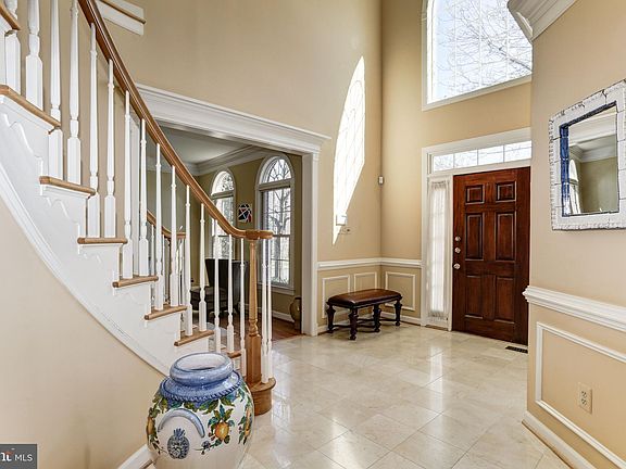 3rd image of 9807 Paw Paw Way
