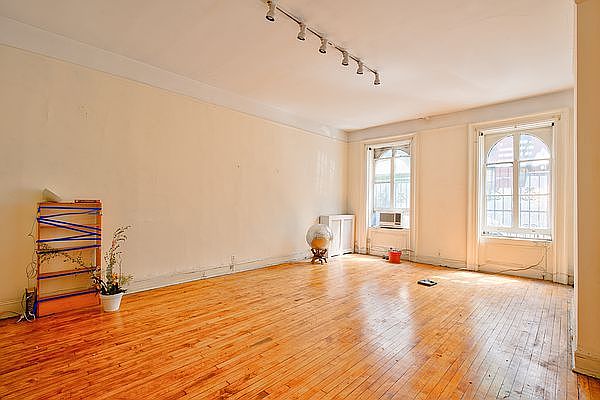 1st image of 225 E 11th St #1