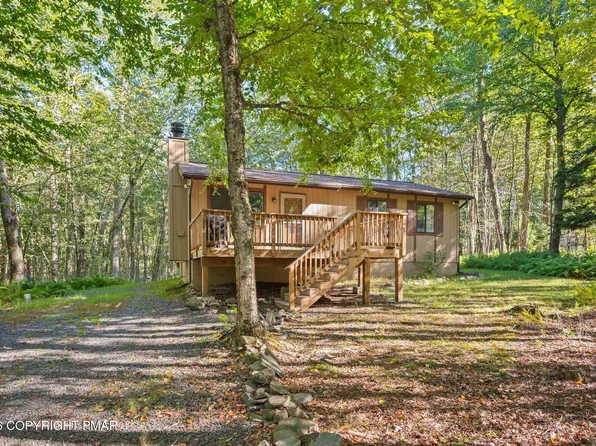 391 Berry Ln, Pocono Lake, PA 18347