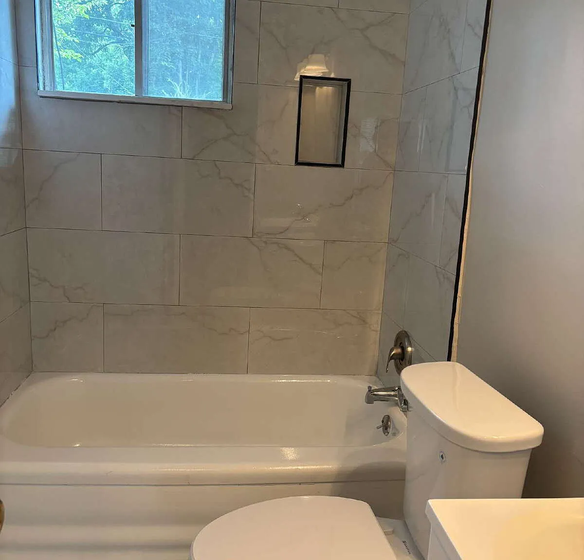 3 bed, 1.0 bath, 966 sqft, $1,300 — Photo 4