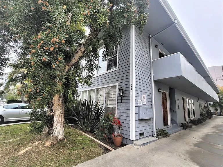218 S Gale Dr — Photo 25