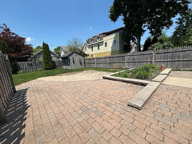 135 W Oakland Ave — Photo 7