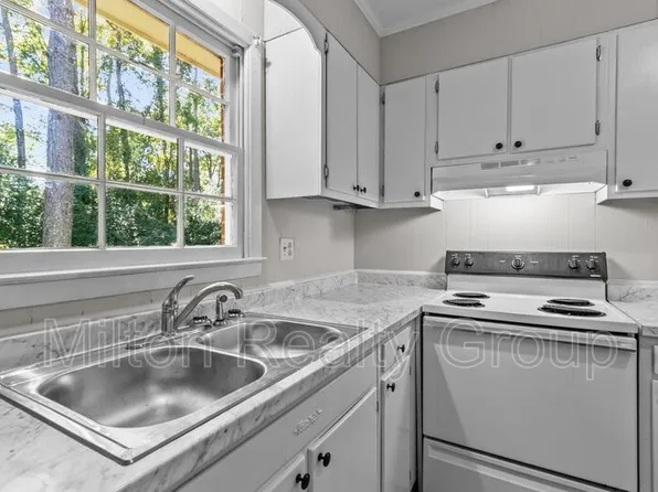 7505 Crown Ave, Fayetteville, NC 28303