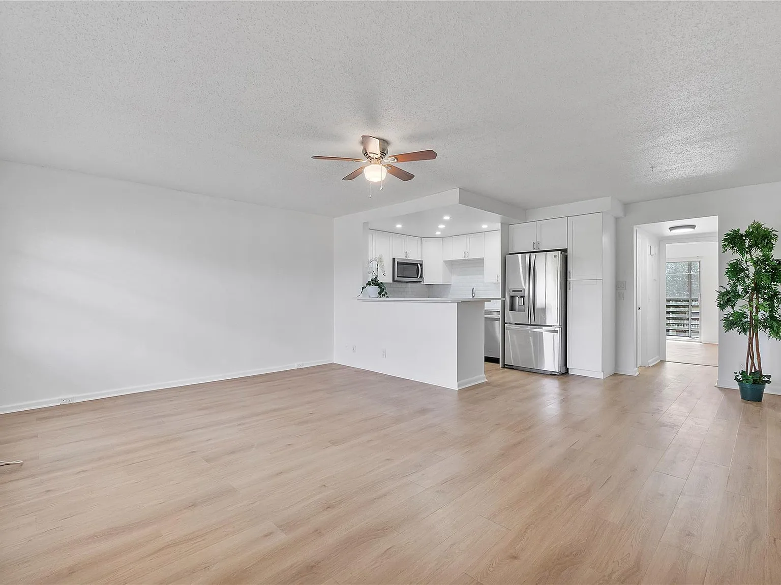 1 bed, 1.5 bath, 720 sqft, $1,700 — Photo 4