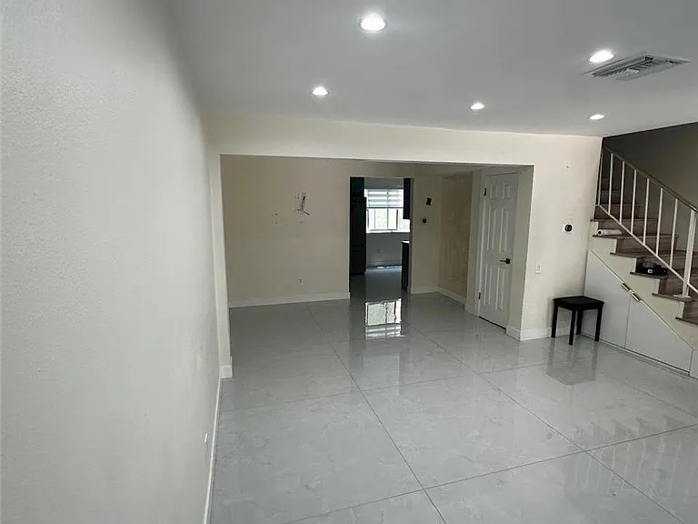 7432 Hazeltine Ave #7 — Photo 4