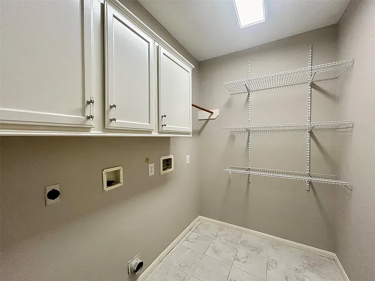 16807 Laguna Springs Dr — Photo 37