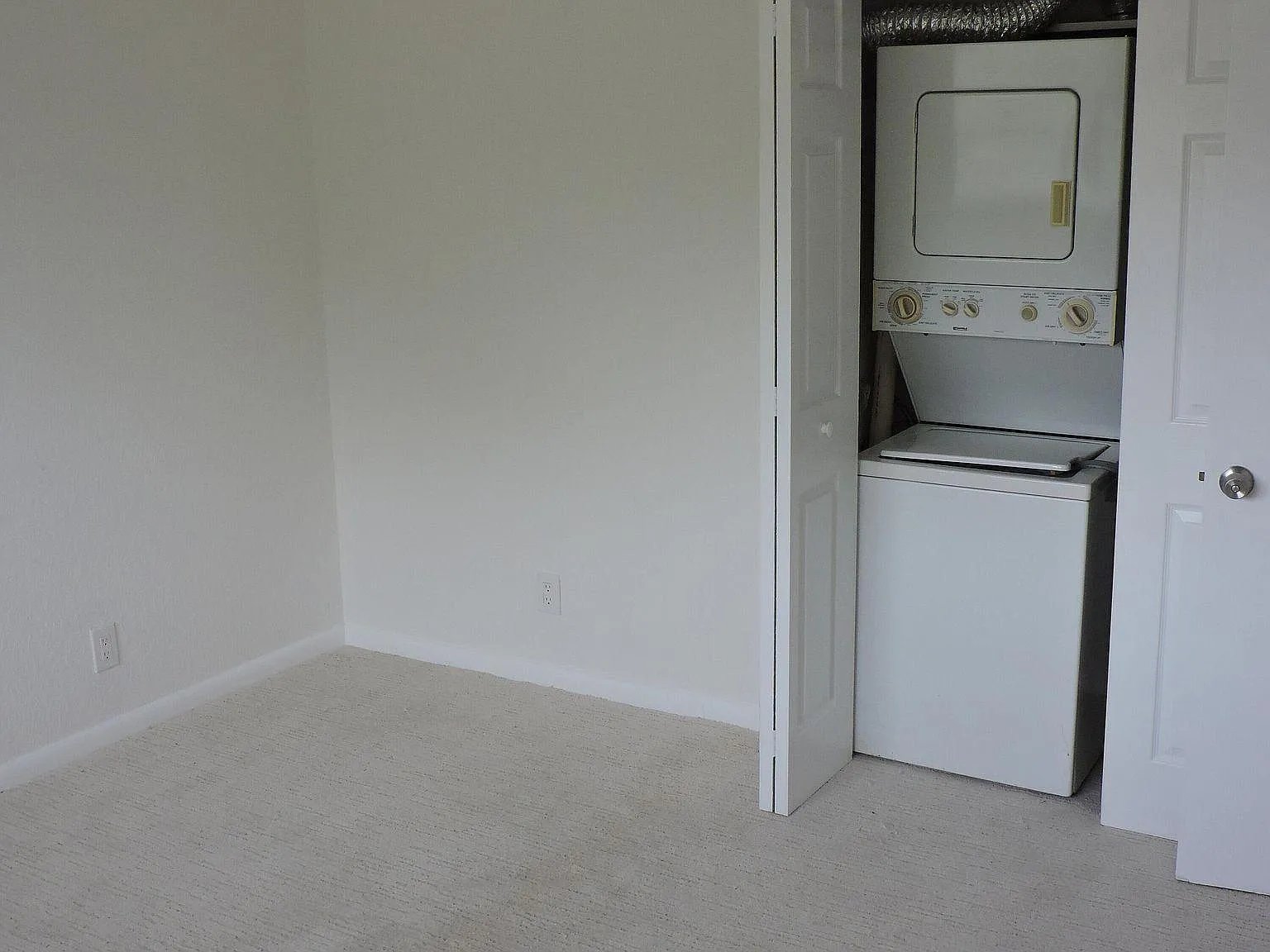 2 bed, 878 sqft, $2,300 — Photo 4