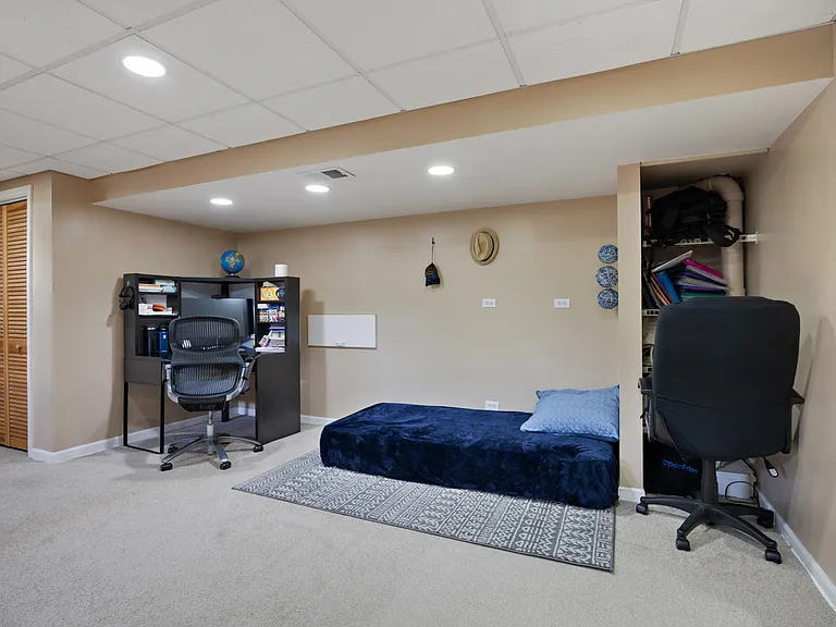 25W055 Canary Ct — Photo 22