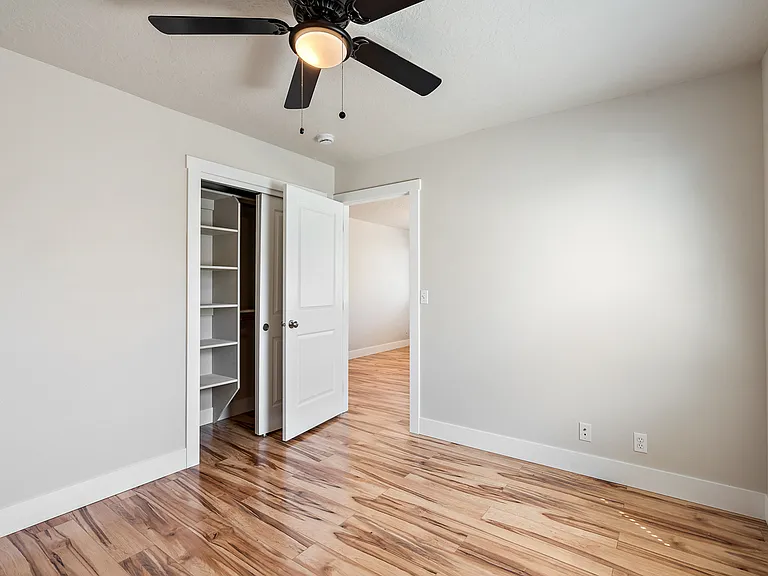 1701 S Robert St — Photo 23