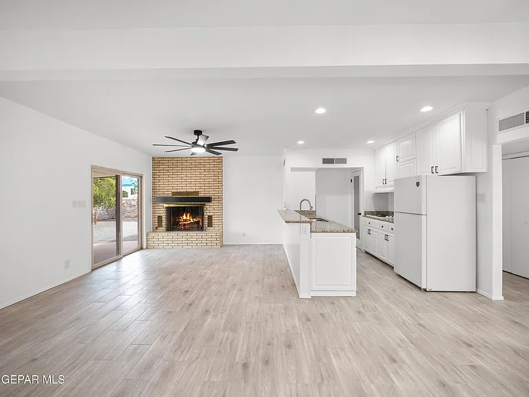 5205 Nome Ave — Photo 9
