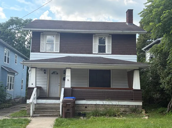255 Jefferson Ave, Sharon, PA 16146
