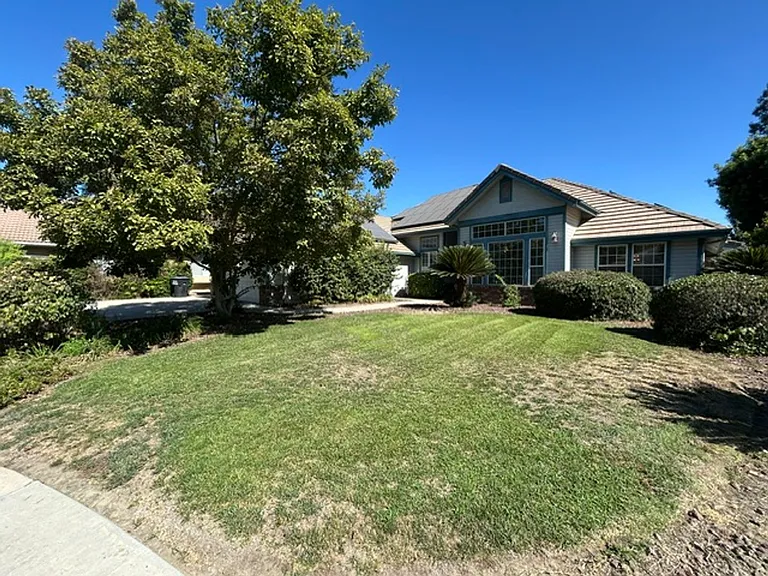 5730 W Laura Ct — Photo 1