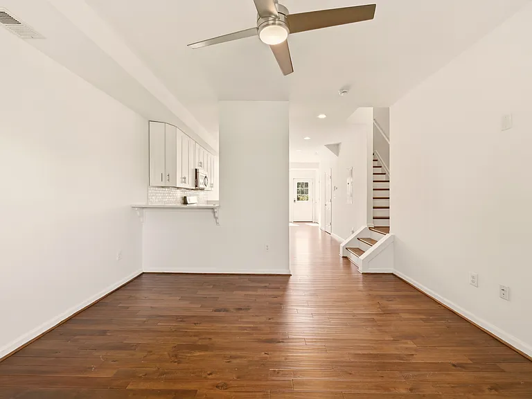 218 20th St NE #3 — Photo 11