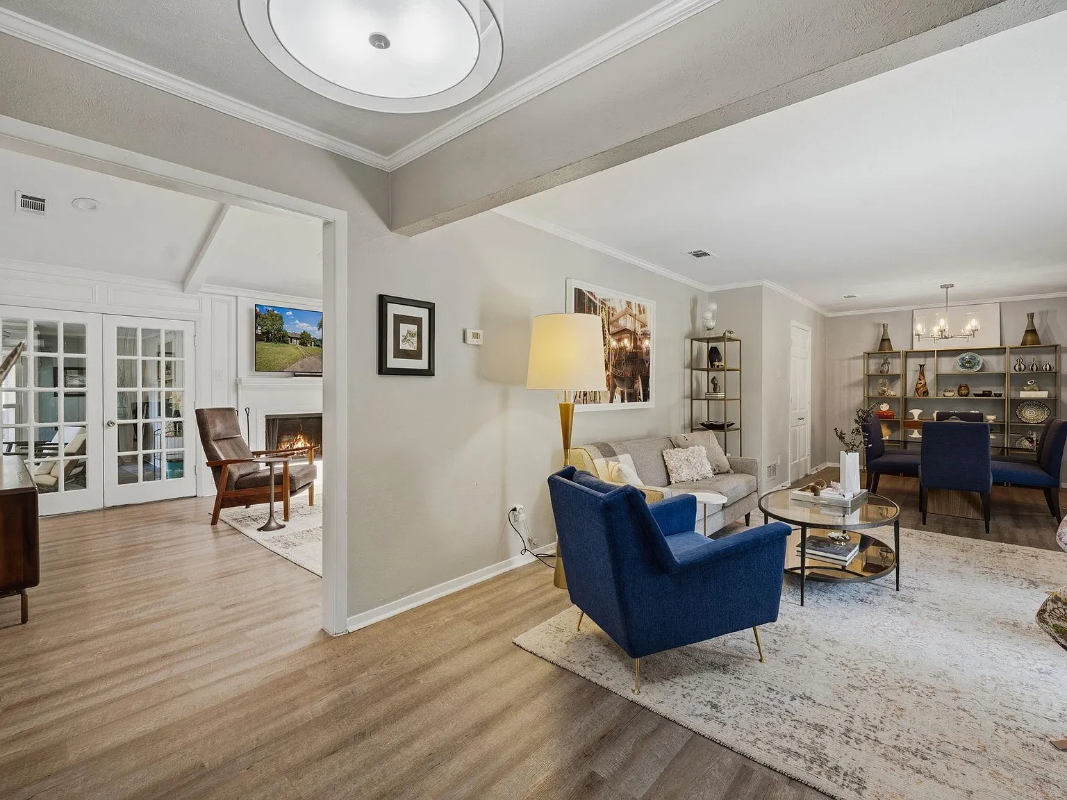 4 bed, 2.0 bath, 2362 sqft, $4,400 — Photo 3