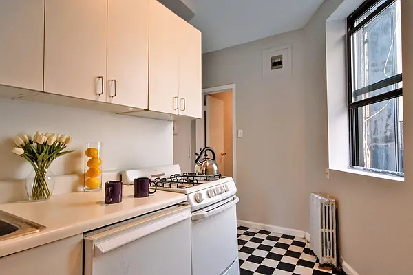 Rented by Compass | media 7