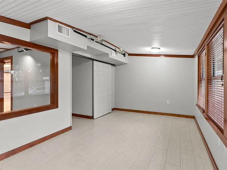 10519 Bridgewood Dr — Photo 17