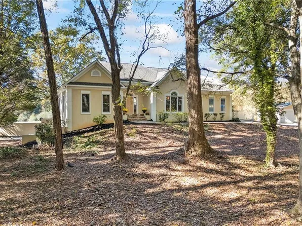 5336 Channel Dr, Gillsville, GA 30543