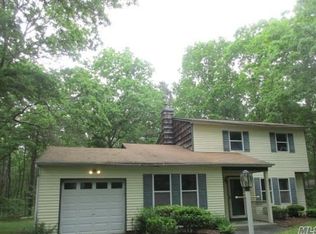 3 Clare Ct, Manorville, NY 11949