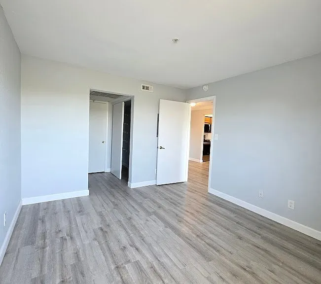 2845 Winkler Ave #317 — Photo 9